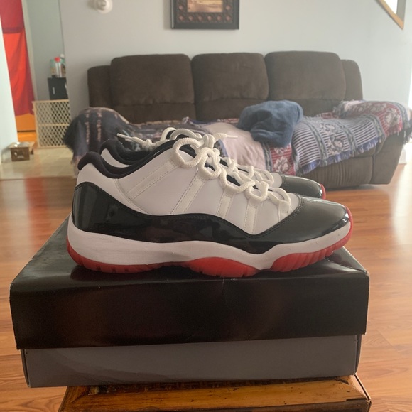 Jordan 11 Low Bred Size 10.5 - Picture 2 of 4